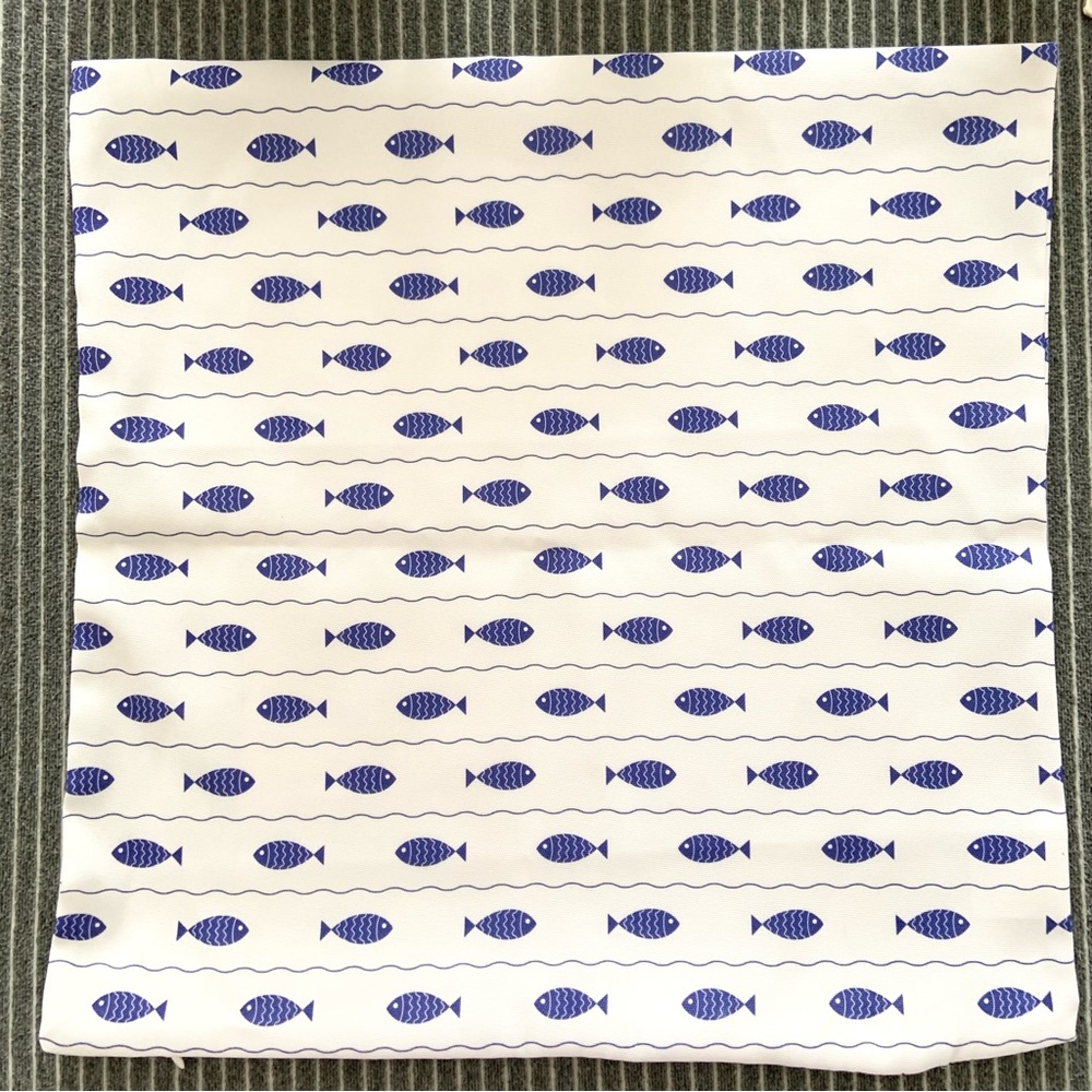 Pillow Cover Indoor/Outdoor 100% Polyester / Blue Fish on white, NWOT / Fish.